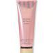 Фото Лосьон для тела Victoria's Secret Velvet Petals Shimmer 236 мл Парфюмированный увлажняющий крем 2534727029, вид 1,